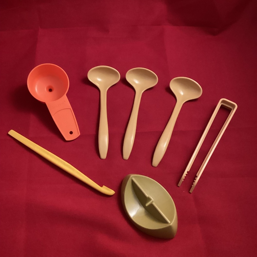 Vintage Tupperware gadgets kitchen ustensils